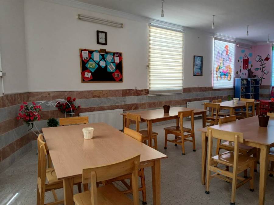 سالن مطالعه خواهران